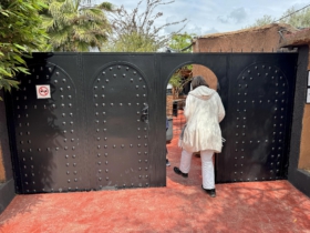 Gartentor auf der Safranfarm