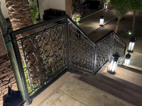 Geländer mit Zierornamenten